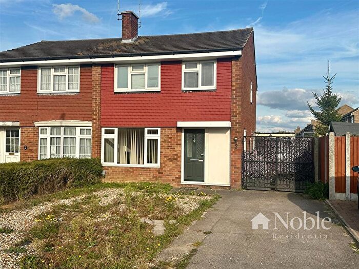 3 Bedroom Semi-detached House For Sale In Dove Lane, Chelmsford, CM2