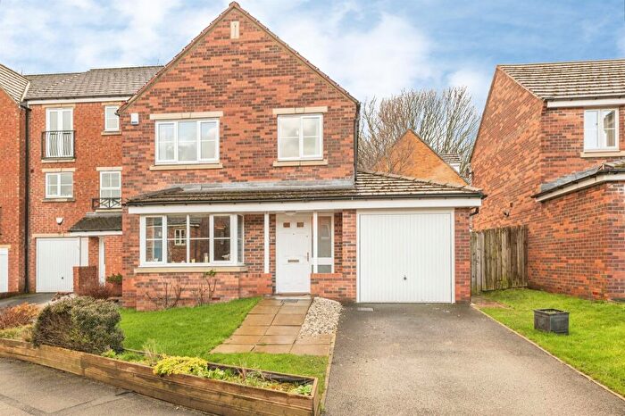 4 Bedroom Detached House For Sale In Hawthorn Lane, Cleckheaton, BD19