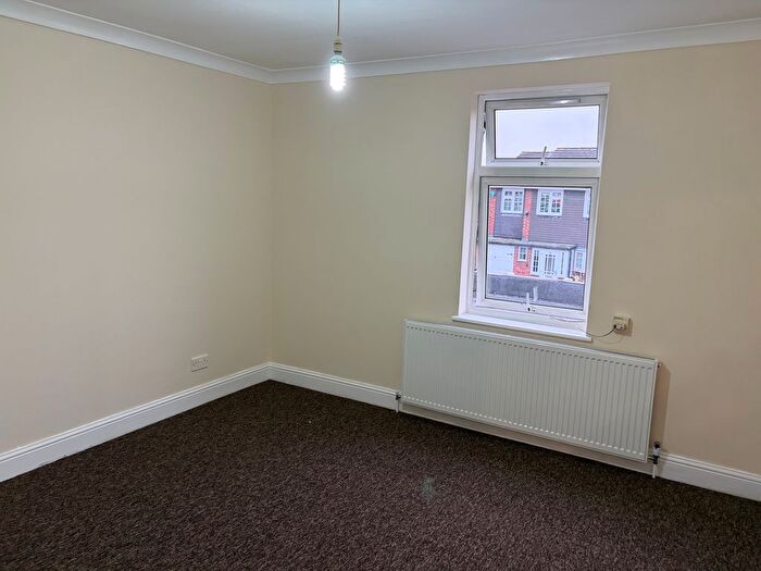 1 Bedroom Flat To Rent In Horns Road, Ilford, IG2