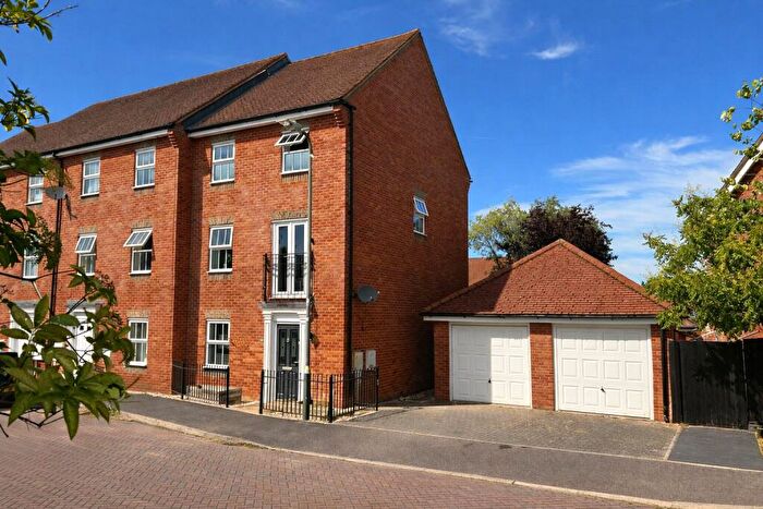 3 Bedroom End Of Terrace House For Sale In Creswell, Hook, Hampshire, RG27