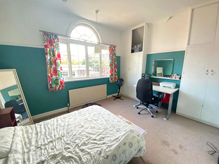 3 Bedroom End Of Terrace House For Sale In Fosse Road South, Leicester, LE3