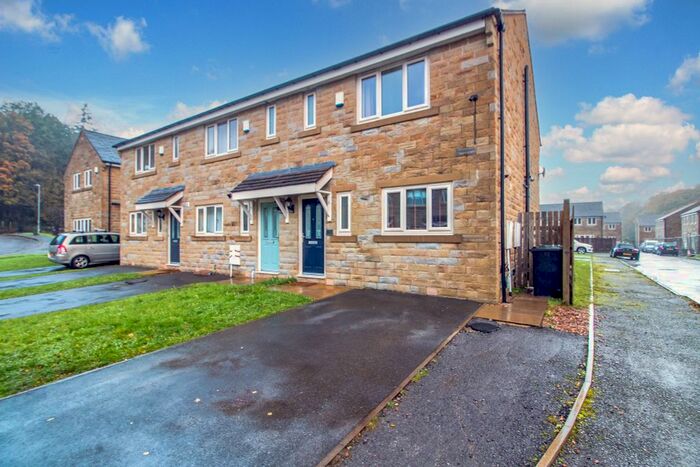 3 Bedroom End Of Terrace House To Rent In Perseverance Place, Holmfirth, HD9