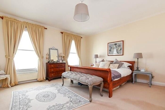 2 Bedroom Flat To Rent In Craven Mews, London, SW11