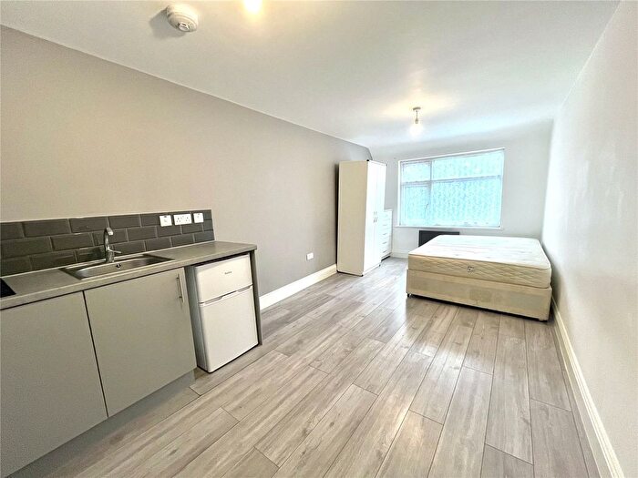 Studio To Rent In Langdale Gardens, Perivale, Middlesex, UB6