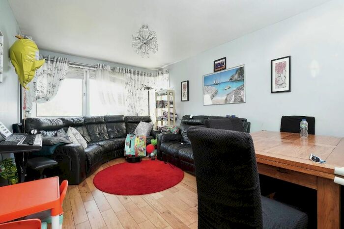 2 Bedroom Flat To Rent In Argosy House, London, SE8