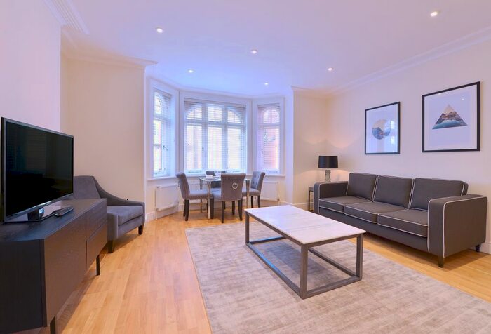 2 Bedroom Flat To Rent In Hamlet Gardens, Ravenscourt Park, London, W6