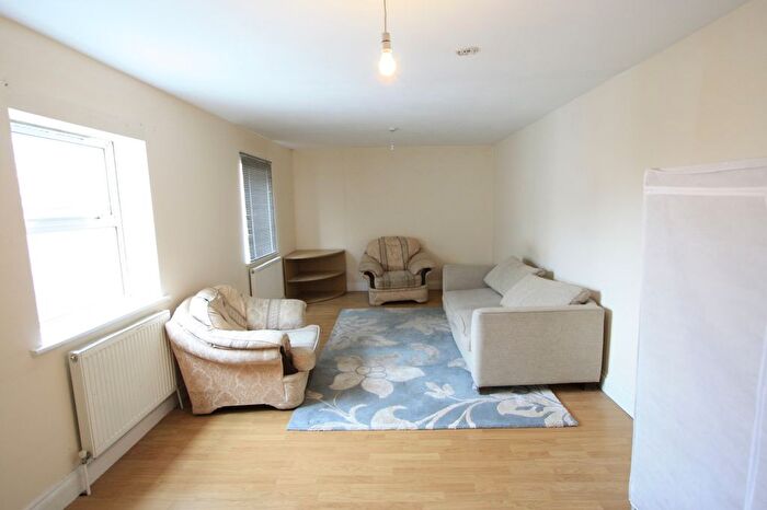 3 Bedroom Maisonette To Rent In Lewisham Way, London, SE14