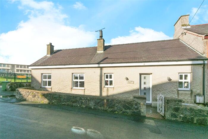 3 Bedroom Bungalow For Sale In Pentrefelin, Amlwch, Isle Of Anglesey, LL68