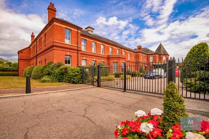 1 Bedroom Flat To Rent In Richmond Drive, Woodford Green, IG8