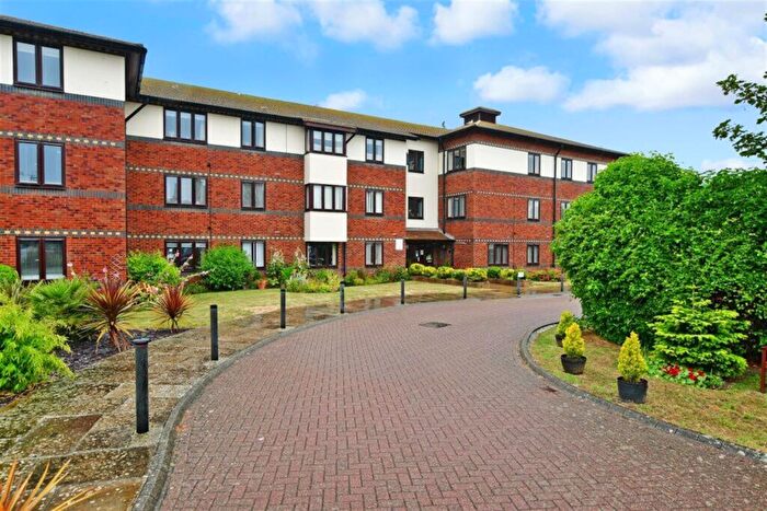 1 Bedroom Flat To Rent In Birch Tree Court, Park Road, Worthing, BN11