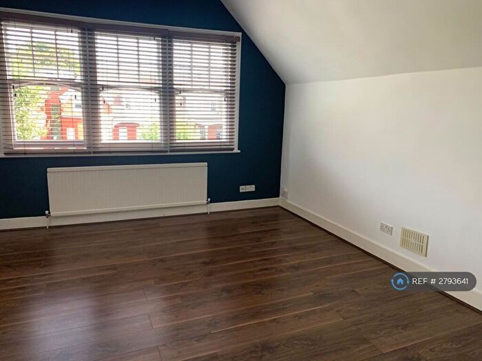 2 Bedroom Flat To Rent In Queens Avenue, London, N10