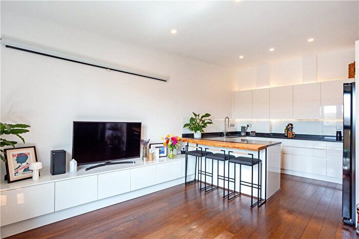 2 Bedroom Flat To Rent In Butlers Amp; Colonial Wharf, London, SE1