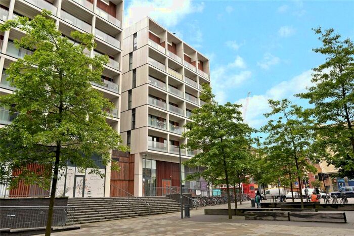 3 Bedroom Flat To Rent In Dekker House, E8