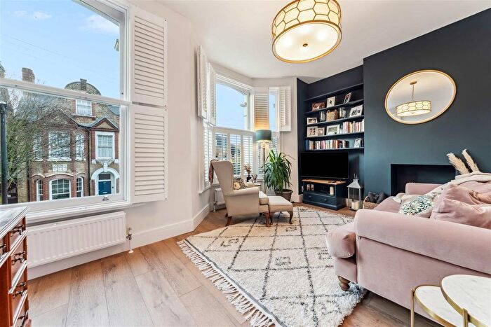 2 Bedroom Flat To Rent In Trent Road, London, SW2