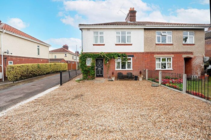 3 Bedroom Semi-Detached House For Sale In Bellville Crescent, Norwich, NR1