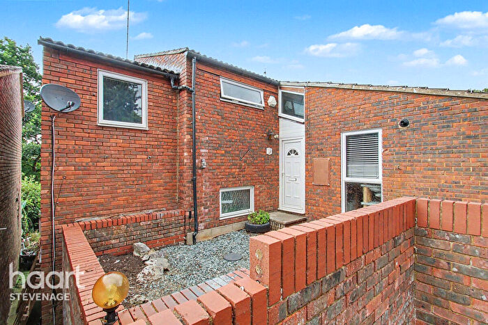 3 Bedroom End Of Terrace House For Sale In Kimbolton Crescent, Stevenage, SG2