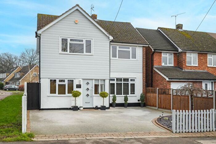 3 Bedroom Detached House For Sale In Tye Common Road, Billericay, CM12
