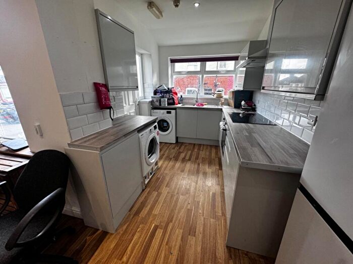 7 Bedroom Semi Detached House To Rent In Walmsley Road, Leeds, West Yorkshire, LS6