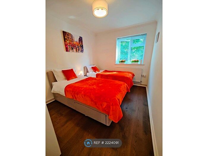 3 Bedroom Flat To Rent In Thursley Gardens, London, SW19