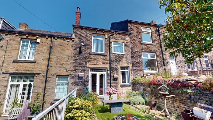 3 Bedroom Terraced House For Sale In Carr Lane, Shipley, Bradford, BD18