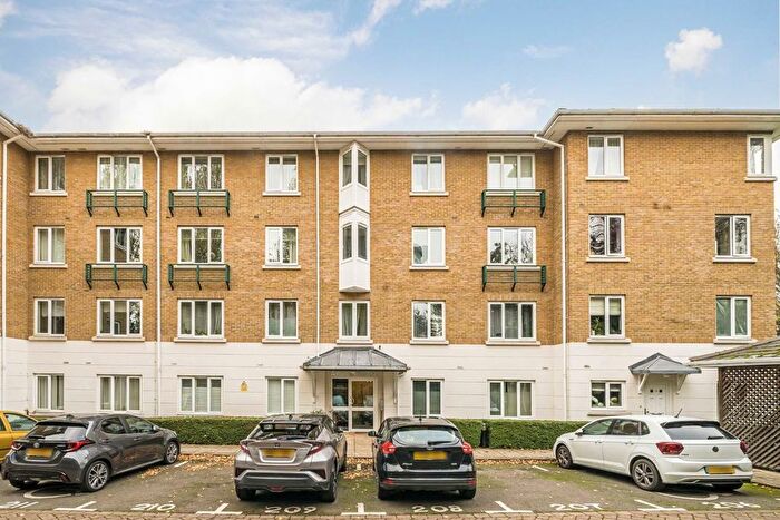2 Bedroom Flat To Rent In Strand Drive, Kew, TW9