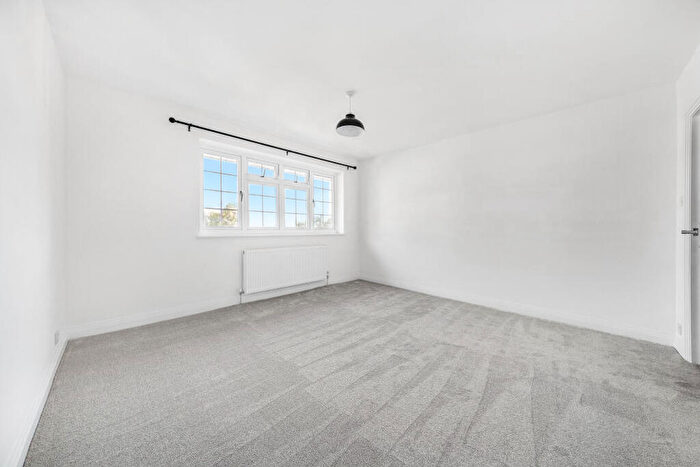 2 Bedroom Apartment To Rent In West Road, Maidenhead, Berkshire, SL6