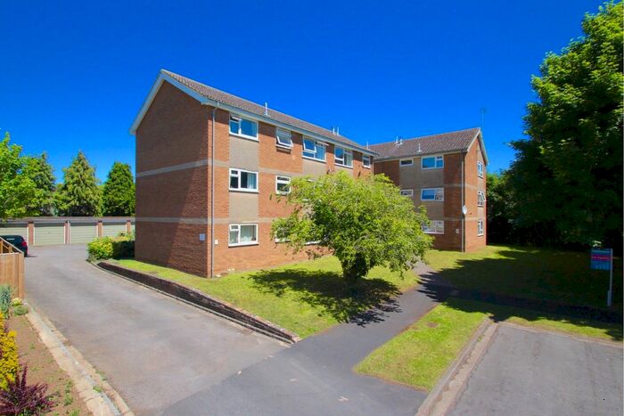 1 Bedroom Flat To Rent In Woodlands Road, Witney, Oxfordshire, OX28