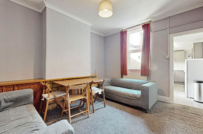 1 Bedroom End Of Terrace House To Rent In Newbridge Road, BA1