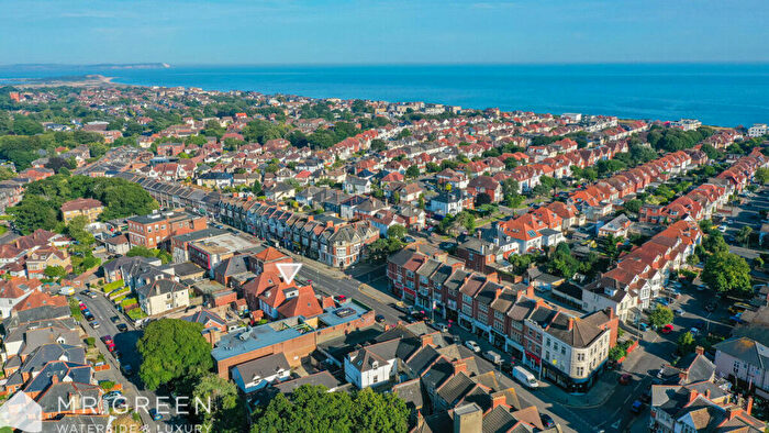 1 Bedroom Apartment For Sale In Southbourne Grove, Bournemouth, Dorset, BH6