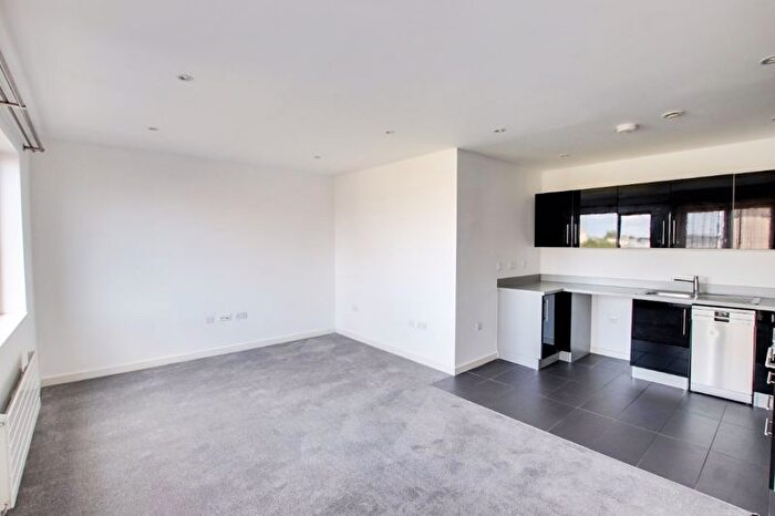 2 Bedroom Flat To Rent In Bythesea Road, Trowbridge, BA14