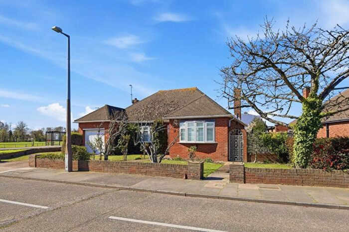 3 Bedroom Detached Bungalow For Sale In Cherry Walk, Orsett Heath, RM16
