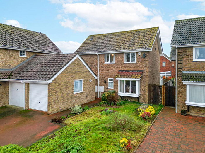 3 Bedroom Link Detached House For Sale In Osprey Road, Biggleswade, SG18