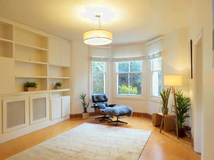 2 Bedroom Apartment To Rent In Cintra Park, Upper Norwood, SE19