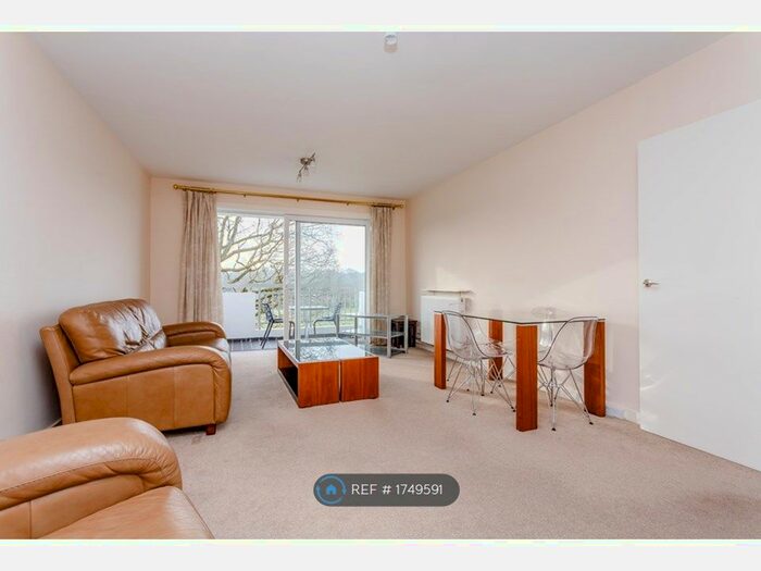 2 Bedroom Flat To Rent In Courtlands, Richmond, TW10