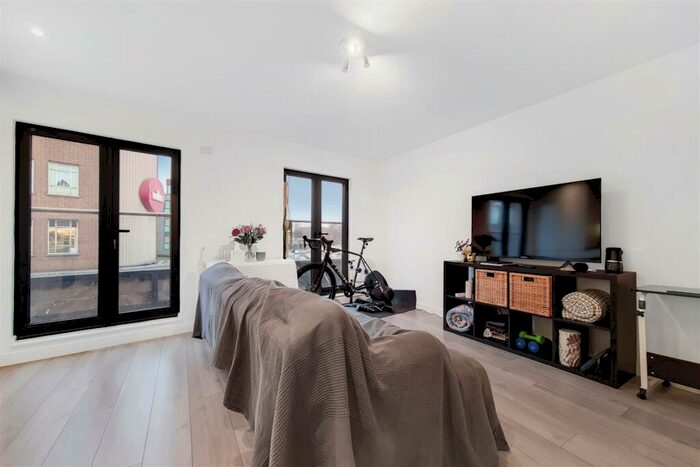 1 Bedroom Flat To Rent In Clarence Street, Kingston Upon Thames, KT1