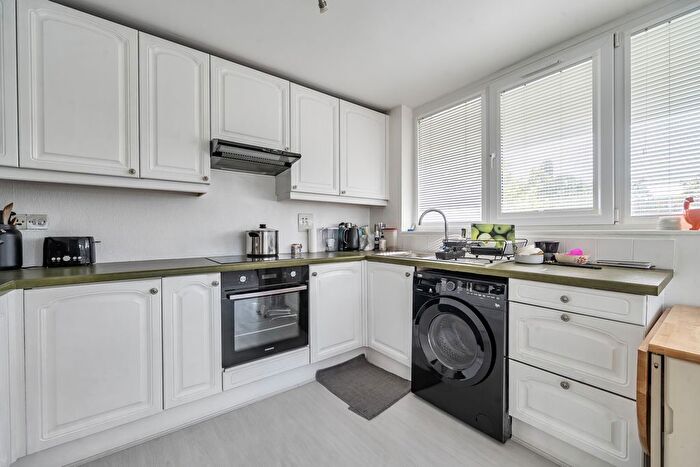 2 Bedroom Flat For Sale In Stembridge Road, London, SE20