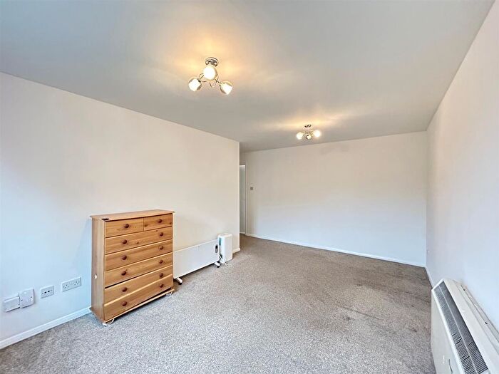 1 Bedroom Flat For Sale In Brindley Close, Wembley, HA0