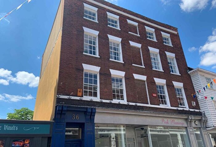 2 Bedroom Apartment To Rent In High Street, Rochester, Kent, ME1