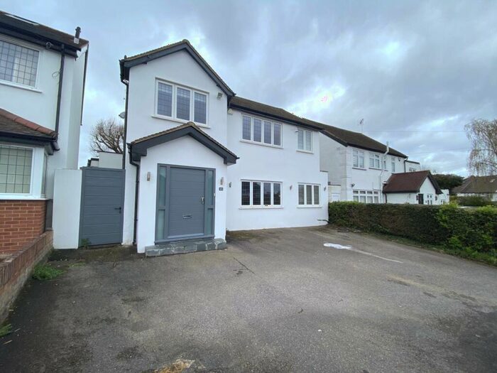 3 Bedroom Detached House To Rent In Silverston Way, Stanmore, HA7