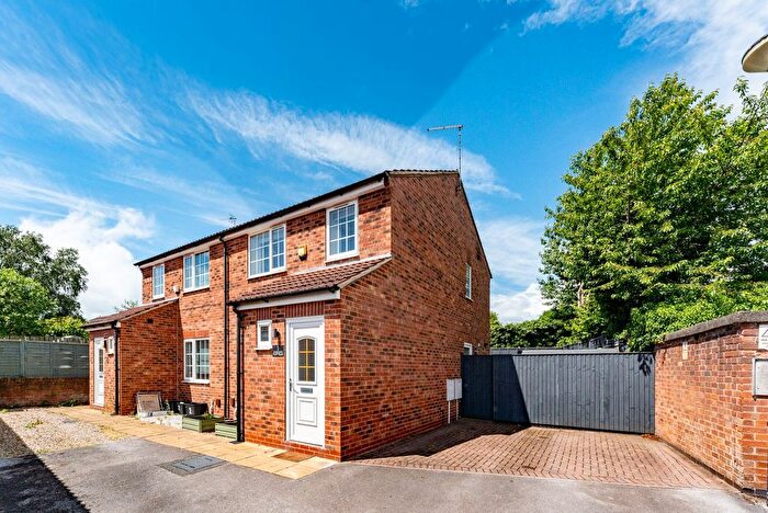 3 Bedroom Semi Detached House To Rent In Tennent Mews, York, YO24