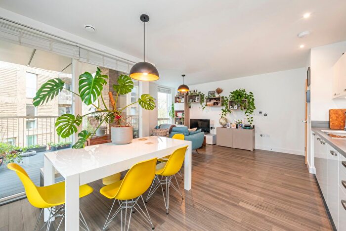 2 Bedroom Flat To Rent In Appleby Court, Adenmore Road, SE6