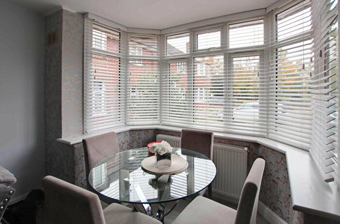 2 Bedroom Flat For Sale In Devonshire Court, Shirley, CR0