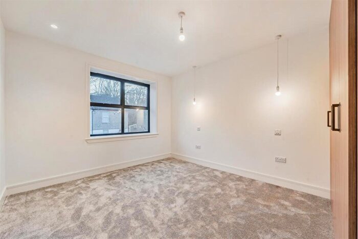 3 Bedroom End Of Terrace House For Sale In Cambridge Road, London, SE20