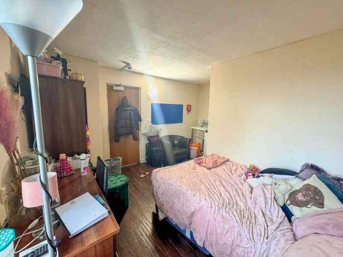 Studio For Sale In St. Anns Lodge, St. Anns Lane, Leeds, LS4