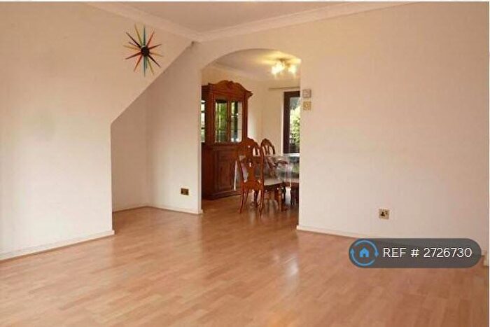 3 Bedroom Semi Detached House To Rent In Gables Close, London, SE12