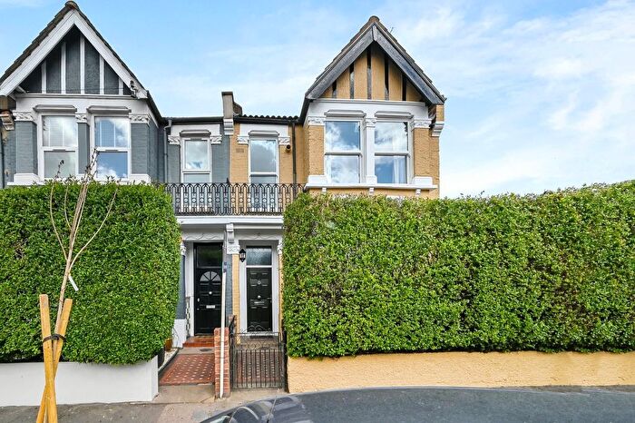 2 Bedroom Flat For Sale In Gunnersbury Lane, Acton, W3
