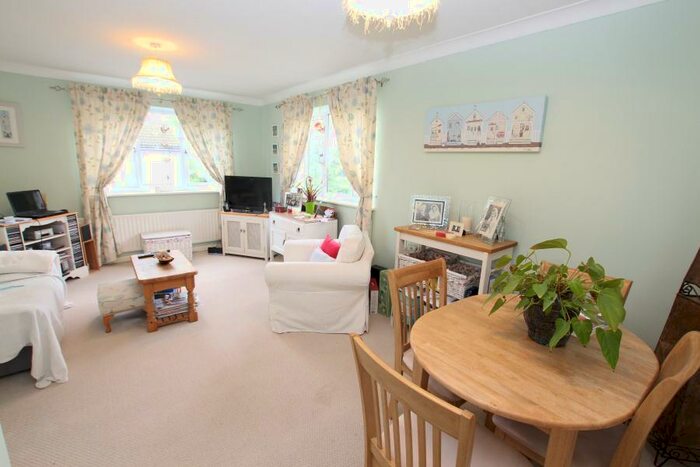 1 Bedroom Flat To Rent In Addlestone, KT15