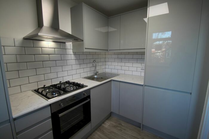 1 Bedroom Flat To Rent In Scott Court, Silverthorne Road, London, SW8