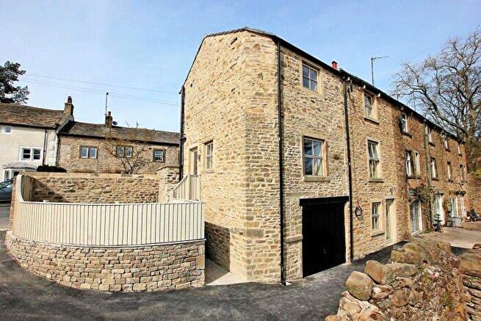 3 Bedroom End Of Terrace House For Sale In Rook Street, Lothersdale, BD20