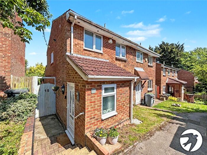 3 Bedroom Semi Detached House For Sale In Valley Rise, Walderslade Woods, Kent, ME5